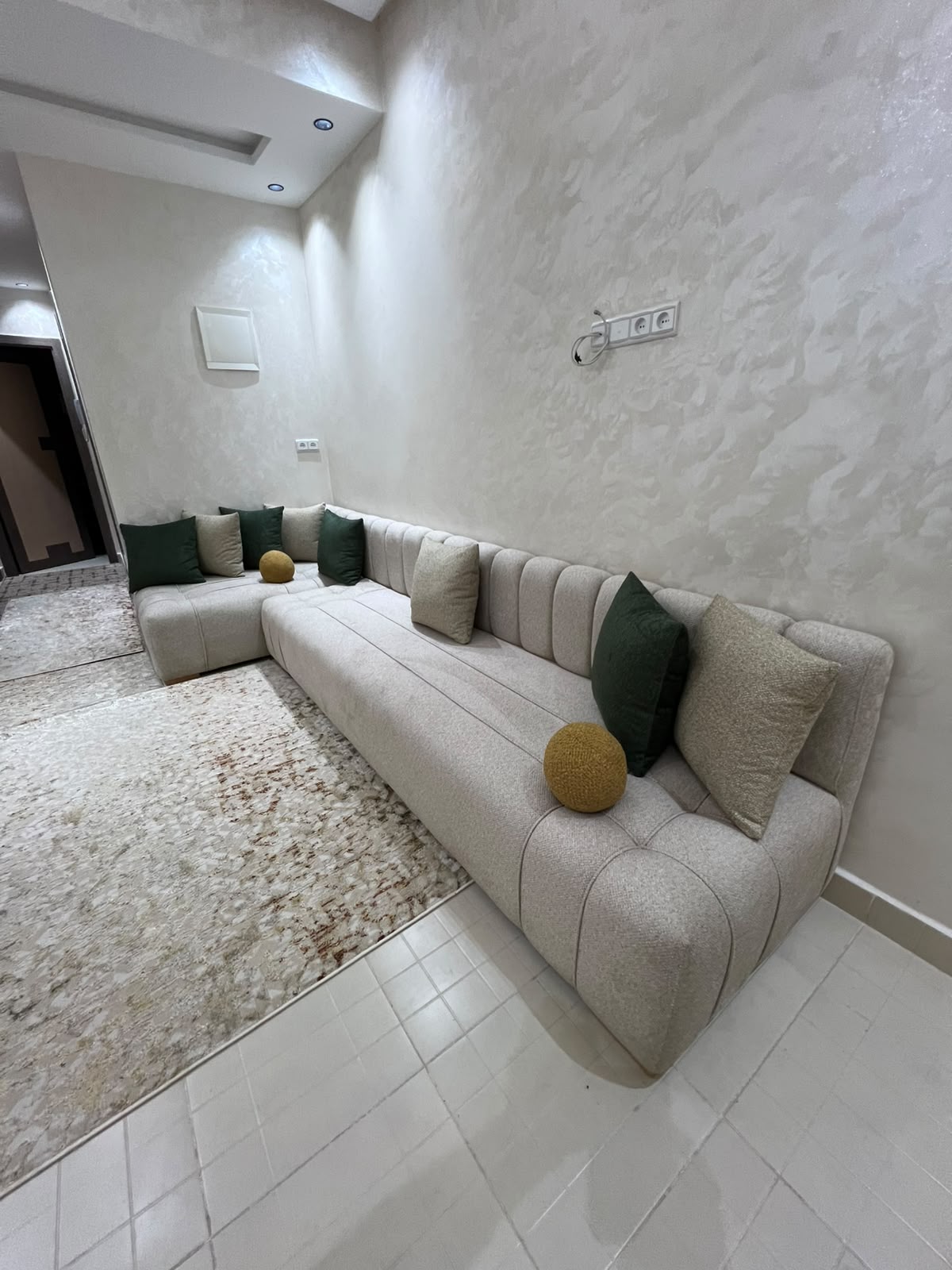 Canapé beige matelassé